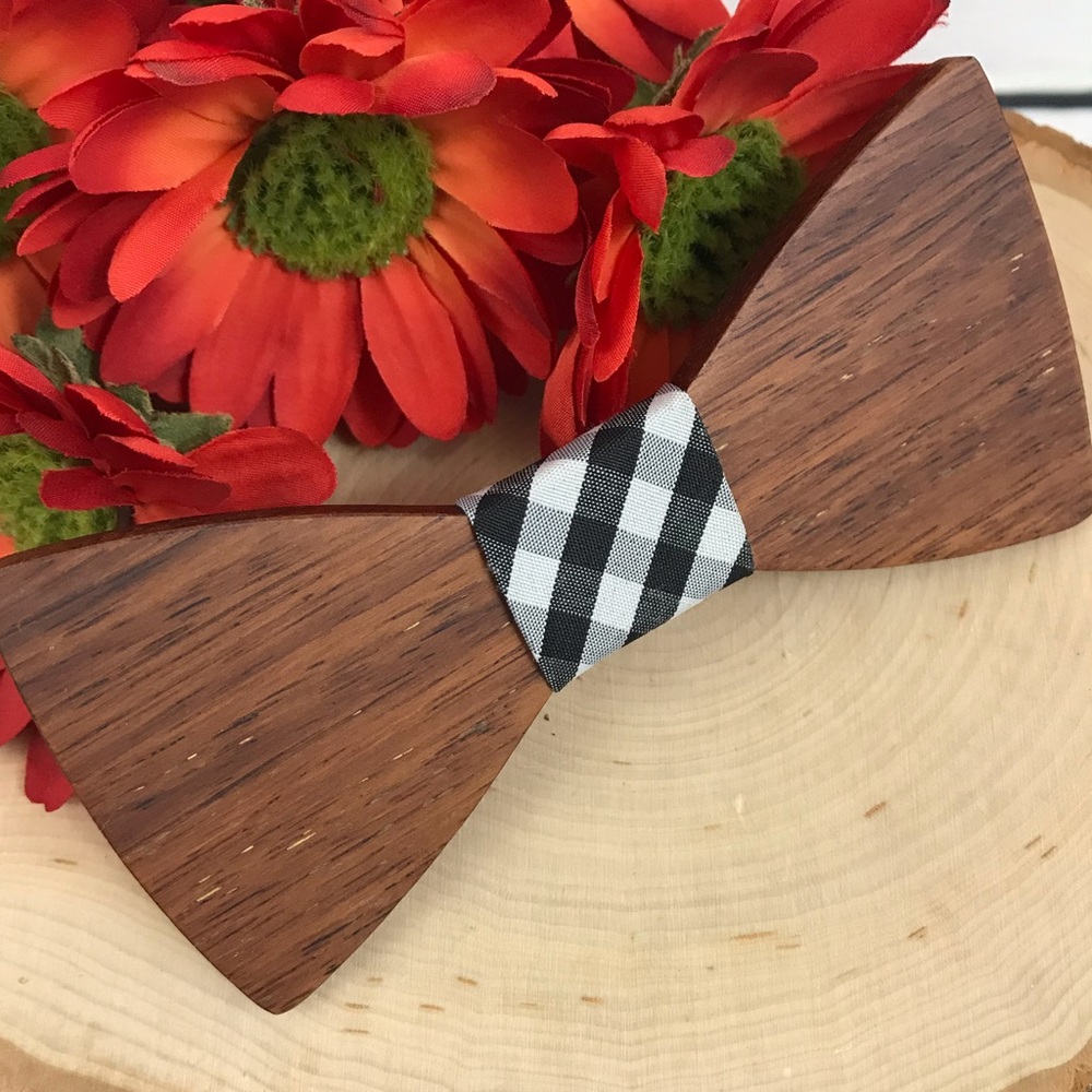 Rough-Hewn Gentleman Wooden Butterfly Bow Tie - Picture 3 of 8